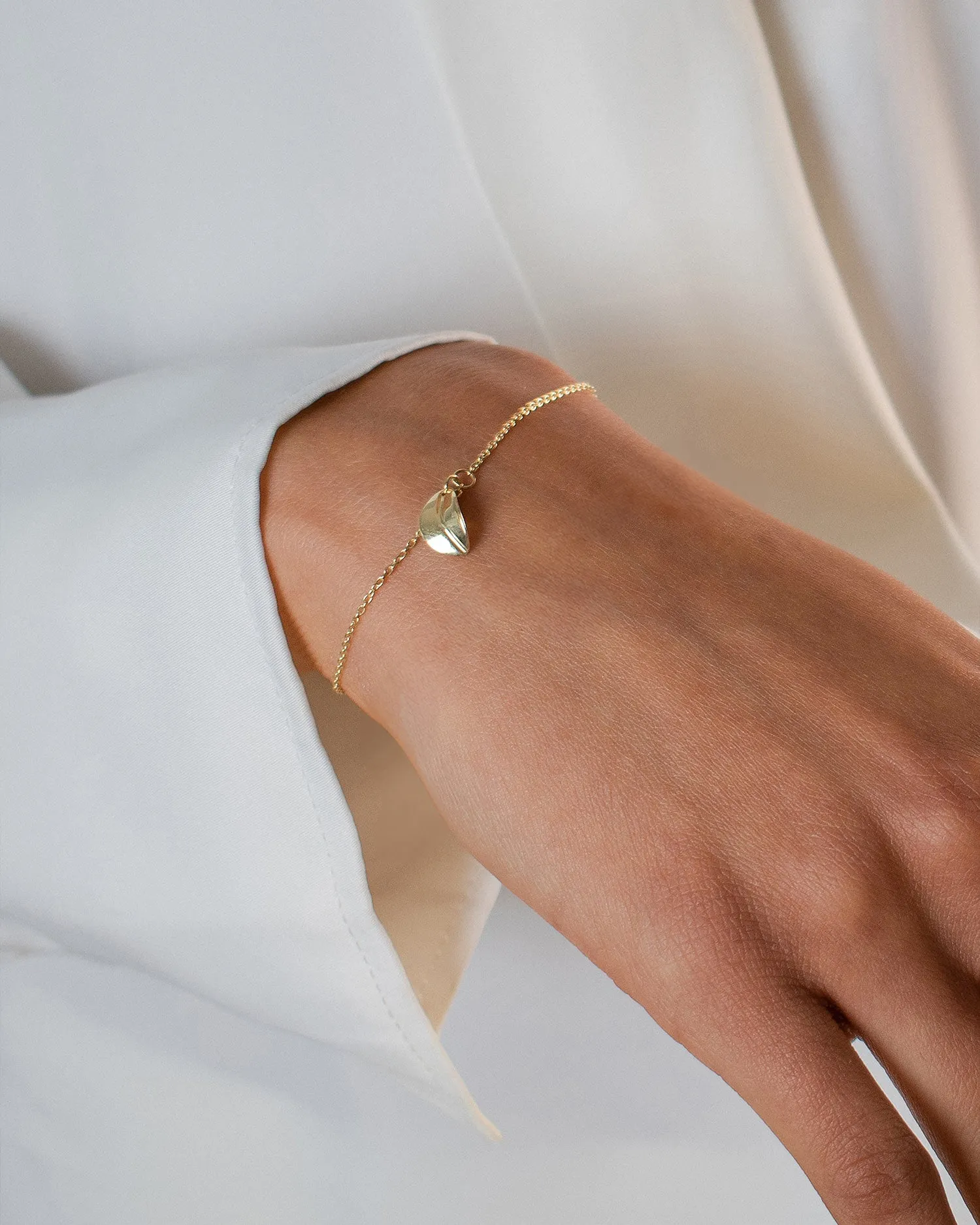 Botanica drop bracelet gold