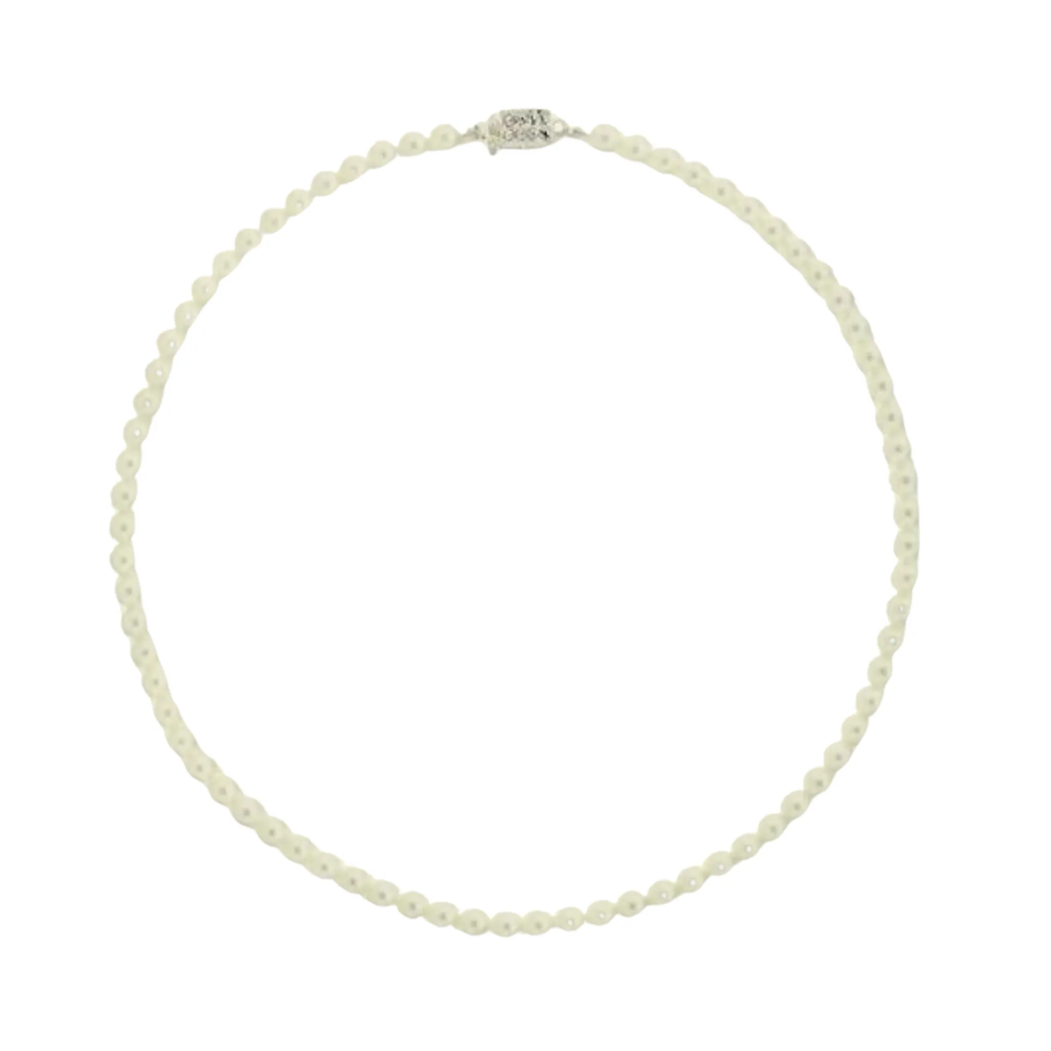 Classic pearl necklace
