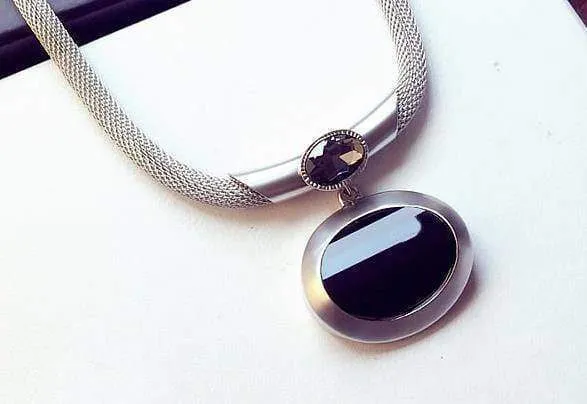 Pendant Elegant Black Beaded Necklace with Exaggerated Clavicle Chain