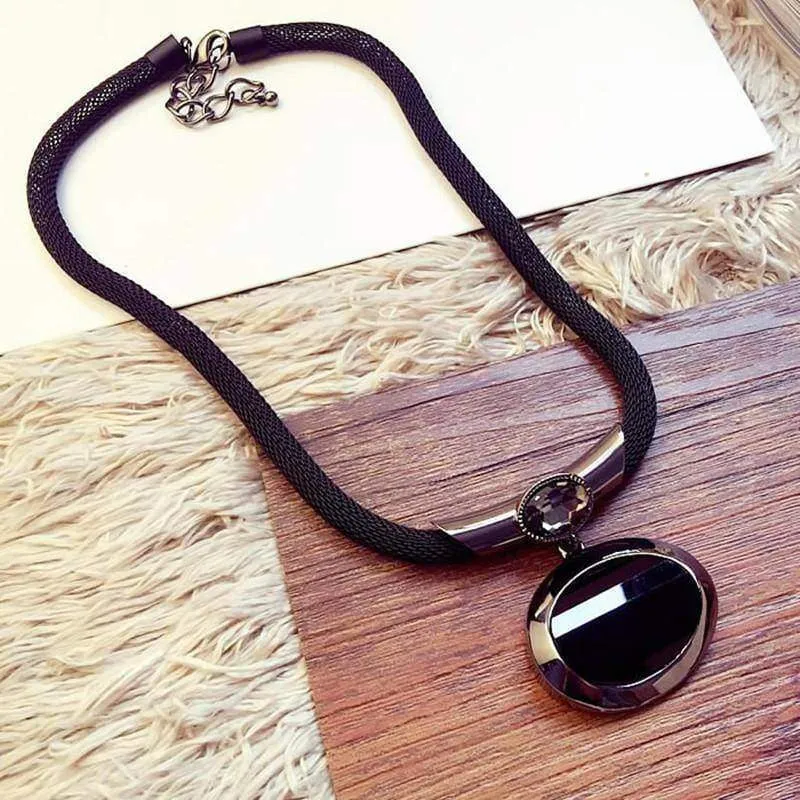 Pendant Elegant Black Beaded Necklace with Exaggerated Clavicle Chain