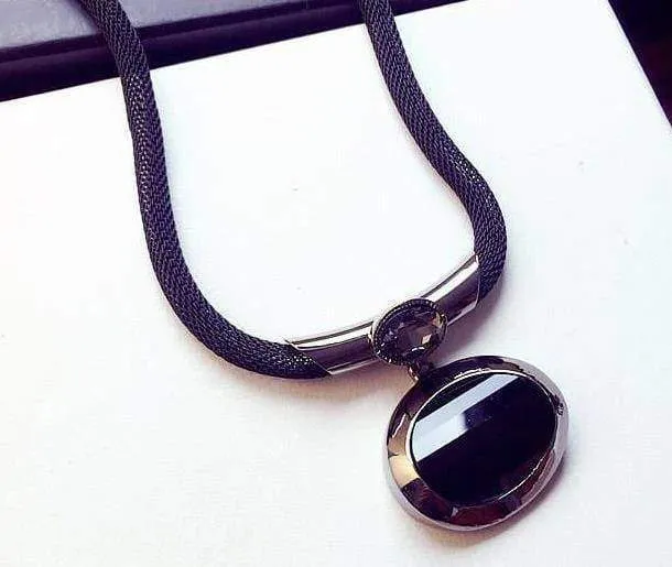 Pendant Elegant Black Beaded Necklace with Exaggerated Clavicle Chain