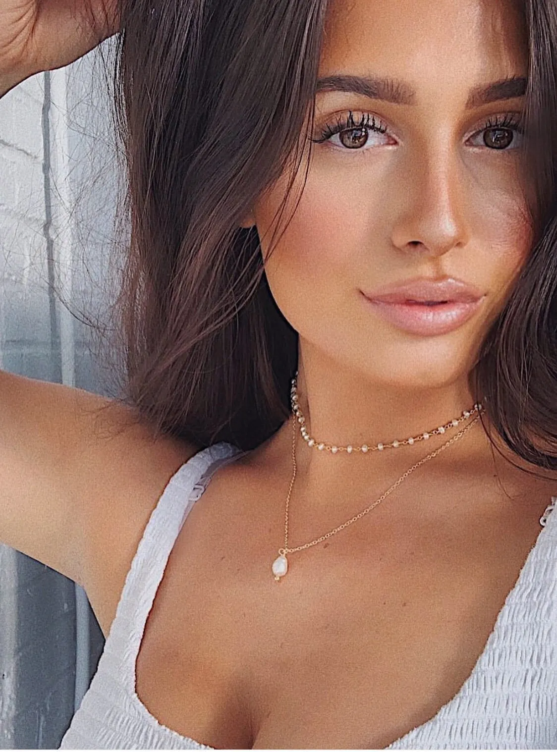 Simple pearl necklace